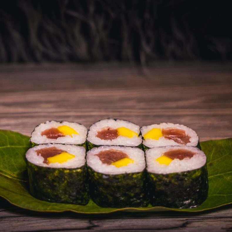 Sushi Restaurant-36 (1) Thun Mango Maki (4 stk) - Image 1